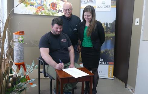 Pour un tour de village… en noir et blanc et en couleur!